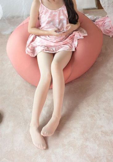 欧美女头伤感黑白_国语版高清