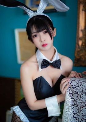 日韩美女比基尼视频_超清影视在线观看